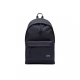 Mochila Lacoste color azul marino, con compartimento principal con cierre, bolsillo frontal con cierre y logo de la marca bordado en verde.