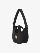 Bolso pequeño Carhartt Kayter color negro, confeccionado en lona de nailon repelente al agua, con forma de media luna. Tiene un compartimento principal con cremallera, bolsillo interior con cremallera, correas laterales ajustables y correa para el hombro.