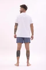 Short de baño color rosa pálido, de corte corto y tiro medio, con cordón de ajuste en la cintura.