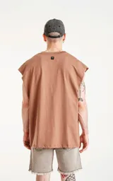 Sudadera de algodón premium americano color cáñamo, con corte extra oversize, hombros caídos y cuello redondo.