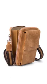 Bandolera porta celular negra de símil cuero con bolsillo frontal con tapa, cierre perimetral, correa de galón regulable y desmontable, y múltiples compartimentos internos para tarjetas y billetes.