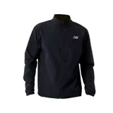 Campera negra de hombre New Balance Accelerate, con cierre frontal, cuello alto y logo reflectivo en el pecho.
