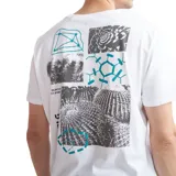 Remera blanca de manga larga con estampado en el frente con texto y diseño gráfico.