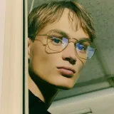 Lentes con filtro de luz azul y protección UV400, con montura geométrica de acero inoxidable color oro y lentes transparentes CR39.