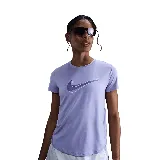 Remera deportiva Nike One Swoosh Dri-FIT color lila con logo de la marca en el pecho.