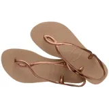 Ojotas Havaianas Luna color negro con tiras finas cruzadas.