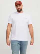 Remera blanca de manga corta con cuello redondo y logo pequeño de Jack & Jones estampado en el pecho.