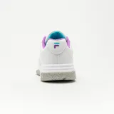 Championes Fila Grand Prix de mujer, color blanco con detalles en lila y suela gris.
