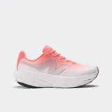 Championes de running New Balance Fresh Foam X 1080v14, color blanco y coral, con amortiguación Fresh Foam X y suela de goma.