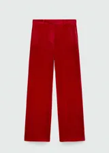 Pantalón de vestir de terciopelo color rojo, de corte recto y tiro alto.