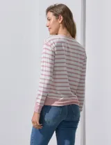 Buzo de modal estampado a rayas horizontales rosas y blancas, con cuello redondo y puños acanalados.