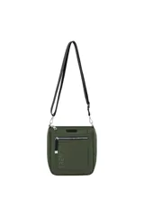 Bandolera color verde militar con correa de tela negra regulable y bolsillo frontal con cierre.