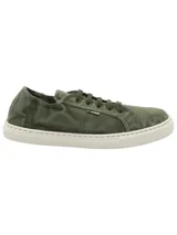 Zapatillas bajas color verde militar, hechas en España con algodón orgánico.