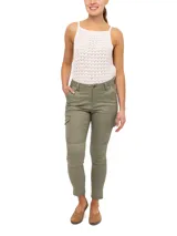 Pantalón skinny cargo color verde oliva, con bolsillos laterales y tiro medio.