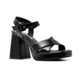 Sandalias de vestir Korium Nerea color blanco con plataforma y taco ancho. Tiras cruzadas en el empeine y pulsera con hebilla al tobillo.