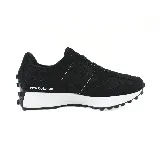Championes urbanos New Balance modelo 327, color negro con logo "N" blanco en los laterales, confeccionados en gamuza y malla, con entresuela blanca y suela de goma con tacos.