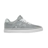 Championes grises de gamuza con suela blanca y cordones blancos.