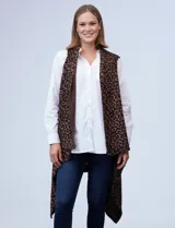 Chaleco tejido de diseño estampado color negro de la marca Barrington, con corte asimétrico.