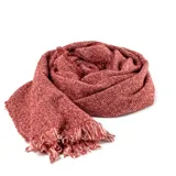 Bufanda tipo pashmina color rojo con textura tejida.