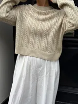 Sweater tejido de punto color rosa con diseño de ochos.