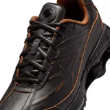 Zapatillas Nike Shox Ride 2 color negro con detalles en marrón.