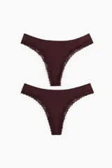 Pack de dos bombachas colaless color borgoña con ribete de encaje. Diseño sin costuras y de tiro medio.