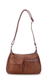 Bandolera color beige con correa ajustable, dos bolsillos frontales (uno con botón y otro con cierre) y un bolsillo trasero con cierre.