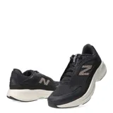 Championes New Balance Training Ctlyst, color negro con detalles en color topo y logo con estampado animal print.