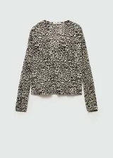 Blusa de tejido fluido color crema con estampado animal print negro, cuello en V y mangas largas abullonadas.