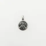 Medalla en plata 925 con diseño de escapulario, de 1.5 cm de diámetro.