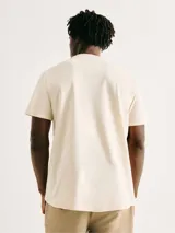 Camiseta azul marino de algodón con estampa rectangular de paisaje en el frente.