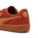 Championes Puma Palermo negros con detalles en blanco y suela color caramelo.