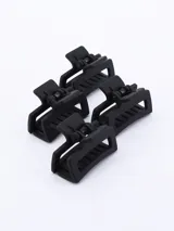 Set de cuatro pinzas negras para el pelo, de forma rectangular con bordes redondeados.