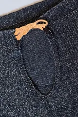 Sweater tejido en jersey con lurex, escote bote y detalle de tigre insignia de Polonio en la espalda.