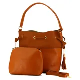 Cartera tipo tote color marrón con textura lisa y detalles en gamuza. Incluye un neceser con cierre y correa extraíble.