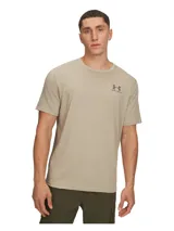 Remera celeste de Under Armour, corte clásico, mangas cortas y logo estampado en el pecho.