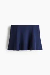 Short pollera mini color azul marino, de tejido suave con efecto neopreno. Modelo ajustado con elástico oculto en la cintura y nesgas que aportan volumen y vuelo.