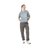 Remera gris de corte holgado con estampa geométrica en el frente con el logo de Topper.