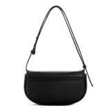 Bandolera Guess color negro con correa fina ajustable y logo triangular metálico en el frente.