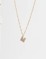 Cadena corta dorada con dije de la letra A cubierto de strass.