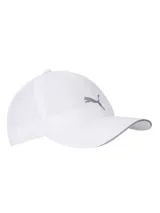 Gorro deportivo blanco con visera curva y logo de Puma, diseñado para actividades al aire libre.
