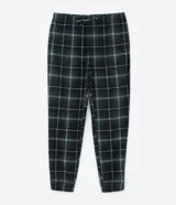 Pantalón de pijama masculino de fleece con estampado de cuadros en tonos verde, negro y blanco. Cuenta con cintura elástica, cordón de ajuste, bolsillos laterales y puños elásticos.