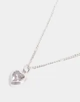 Cadena corta plateada con dije de corazón con circonita cúbica.