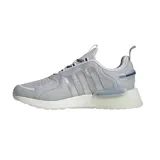 Championes Adidas NMD_V3 color gris con detalles plateados y suela blanca con tecnología Boost.