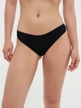 Bombacha de bikini gris con detalle de encaje blanco en los laterales.