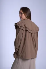 Camisa verde claro con doble cuello Claudine con volado y puños Oxford.