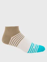 Calcetines deportivos cortos de algodón, con diseño a rayas en color beige, blanco y turquesa. El talón y la punta son de color beige y turquesa respectivamente.