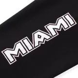 Buzo hoodie negro con el escudo del Inter de Miami estampado en blanco en el pecho y cordones ajustables en la capucha.