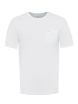 Remera blanca de algodón orgánico con cuello redondo, mangas cortas, calce regular y bolsillo en el pecho con logo bordado.