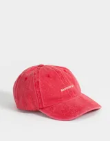 Gorra de béisbol color rojo con efecto lavado y bordado frontal con la frase "Another Cap". Ajuste trasero con hebilla metálica.